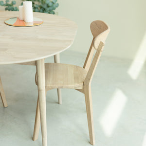 NordicStory Round extendable dining table in solid oak wood