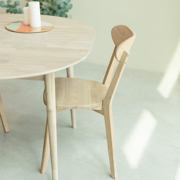NordicStory Round extendable dining table in solid oak wood