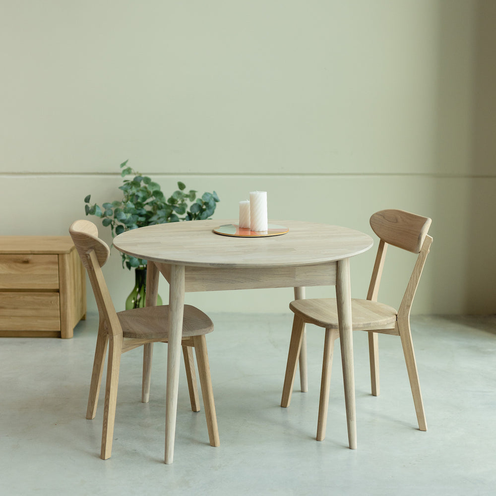 NordicStory Round dining table in solid oak wood 