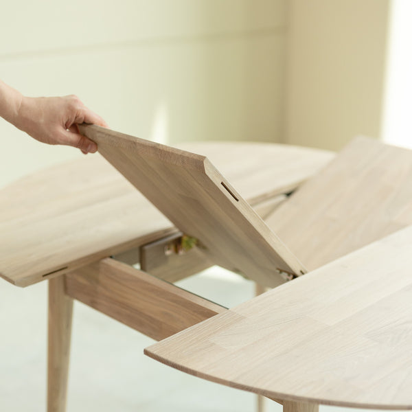NordicStory Round extendable dining table in solid oak wood