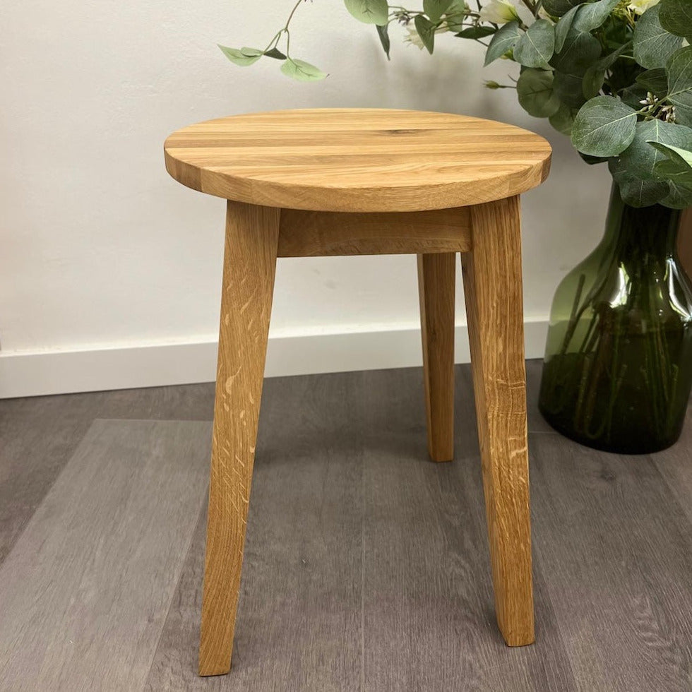 NordicStory Pack of 2 or 4 Solid Oak Wood Dining Stools Diana