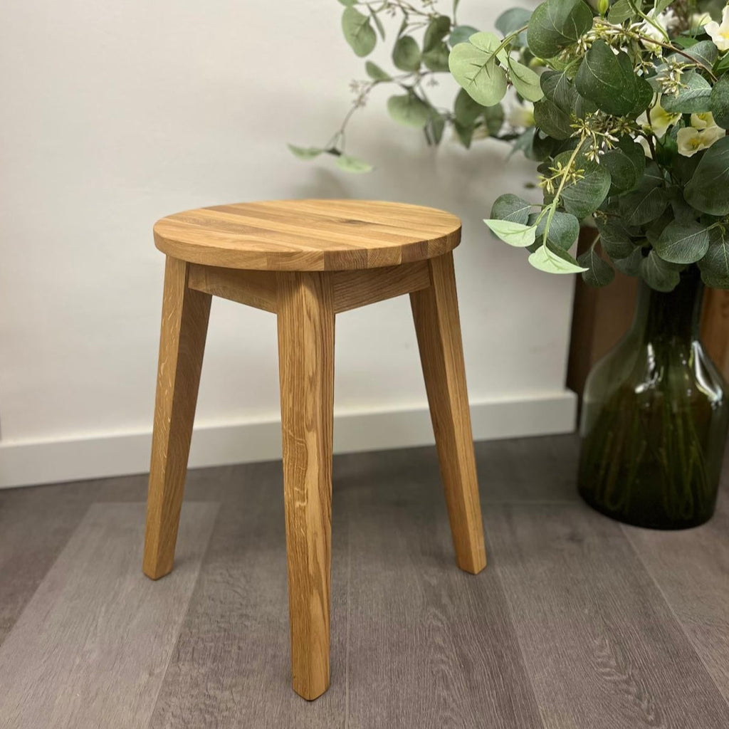 NordicStory Pack of 2 or 4 Solid Oak Wood Dining Stools Diana