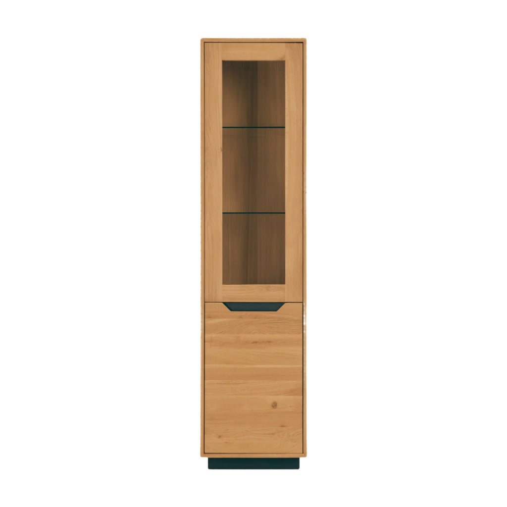NordicStory_Vitrine_of_maciza_wood_sustainable_oak_stool_for_the_salon