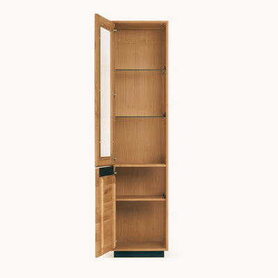NordicStory_Vitrine_of_maciza_wood_sustainable_oak_stool_for_the_salon