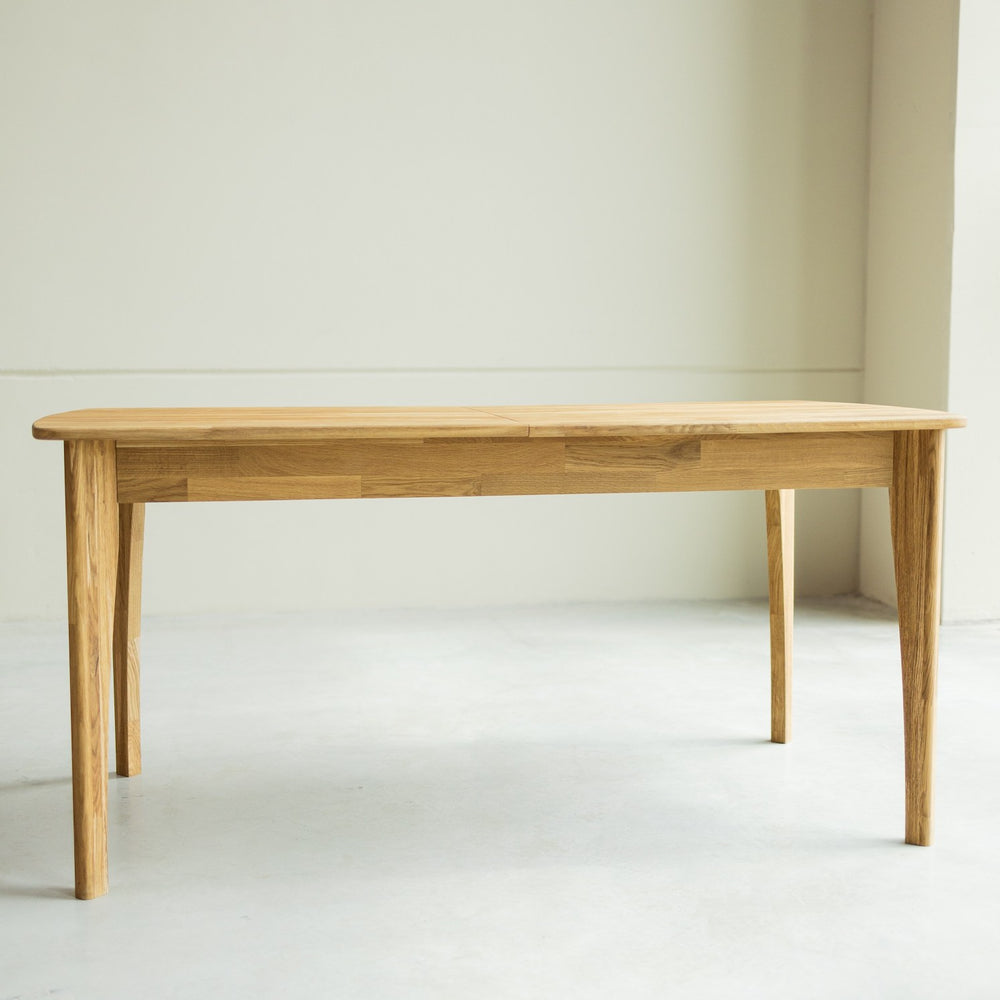 NordicStory Extending dining table made of solid oak wood