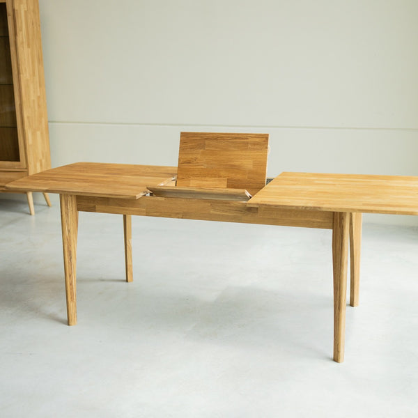 NordicStory Extending dining table in solid sustainable oak wood