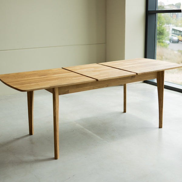  NordicStory Extending dining table in solid sustainable oak wood