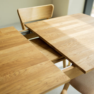  NordicStory Extending dining table in solid sustainable oak wood