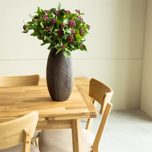 NordicStory Extending dining table in solid sustainable oak wood
