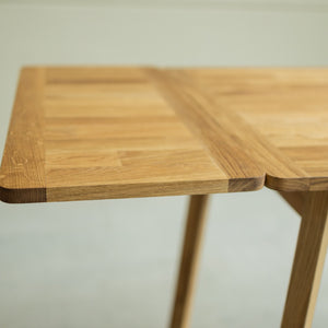 NordicStory Extending dining table in solid sustainable oak wood
