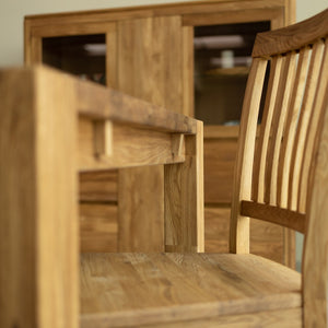 Extending dining table in solid sustainable oak wood