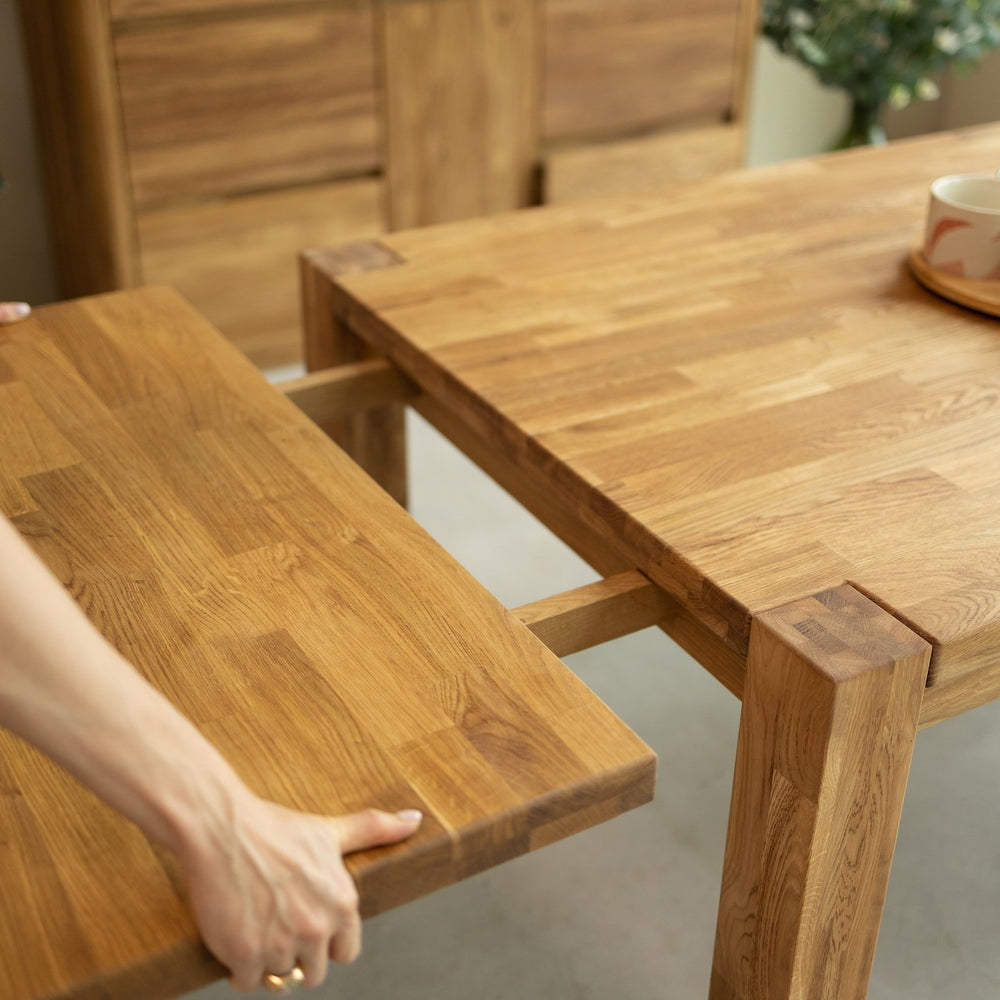 Extending dining table in solid sustainable oak wood