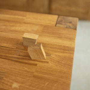 Extending dining table in solid sustainable oak wood
