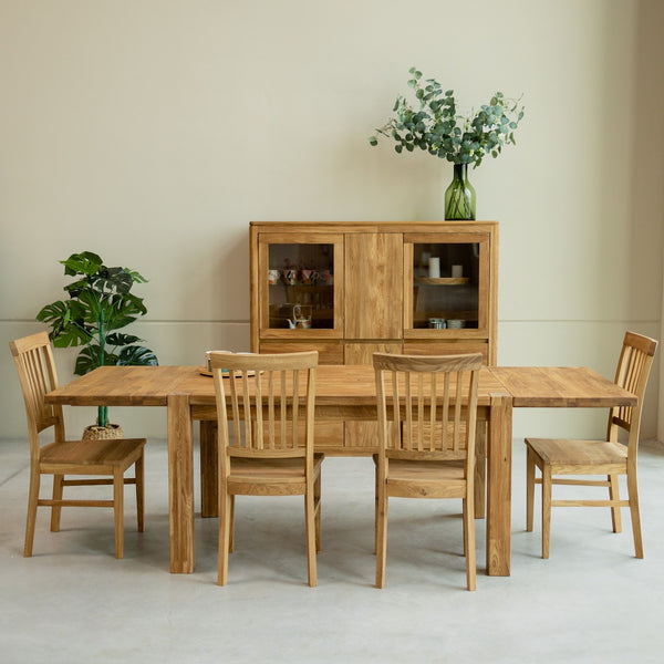 Extending dining table in solid sustainable oak wood