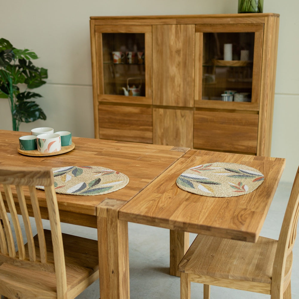 Extending dining table in solid sustainable oak wood