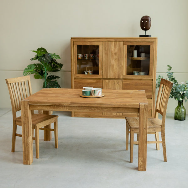 Extending dining table in solid sustainable oak wood