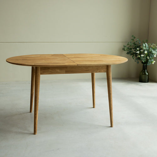  NordicStory Extendable oval dining table in solid sustainable oak wood