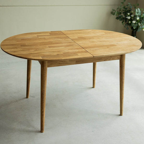 NordicStory Extendable oval dining table in solid sustainable oak wood