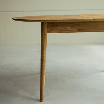  NordicStory Extendable oval dining table in solid sustainable oak wood