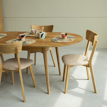  NordicStory Extendable oval dining table in solid sustainable oak wood