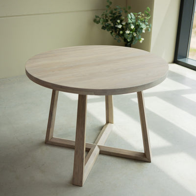 NordicStory Extending dining table in solid sustainable oak wood