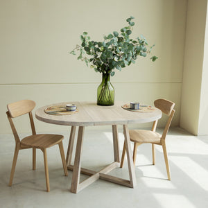 NordicStory Extending dining table in solid sustainable oak wood