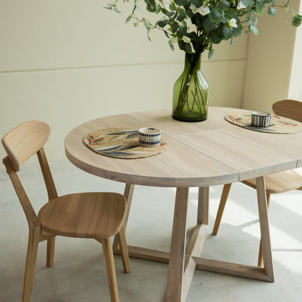 NordicStory Extending dining table in solid sustainable oak wood