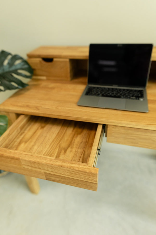 NordicStory Sustainable oak solid wood desk table