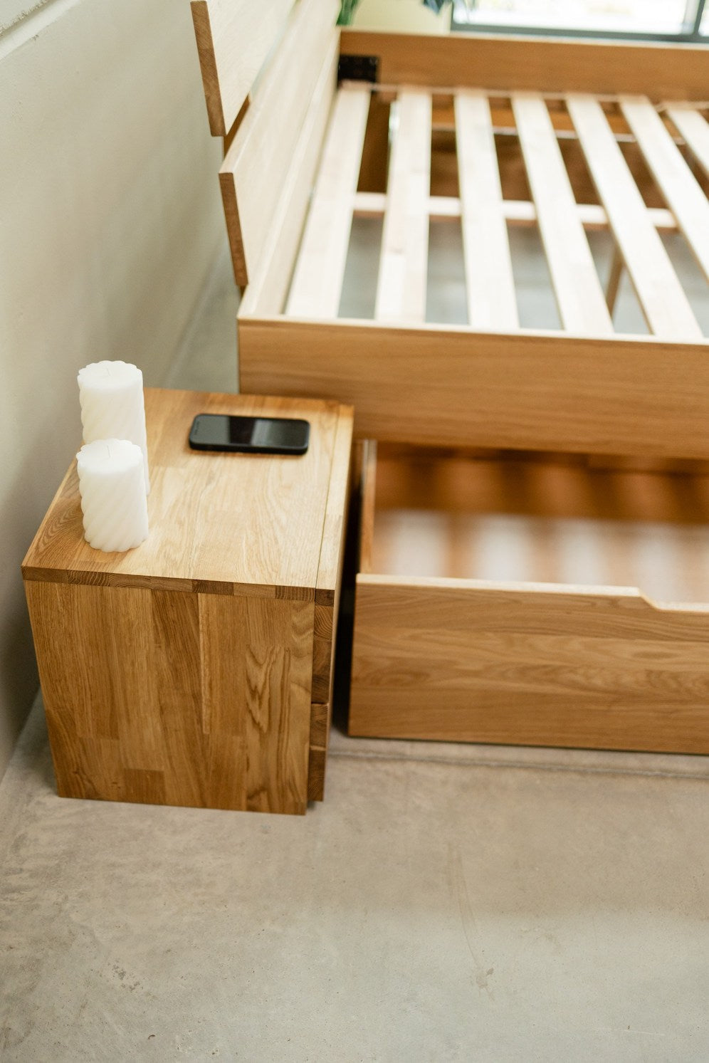 NordicStory Sustainable solid oak bedside table
