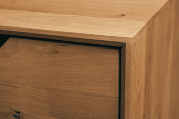 NordicStory_Vitrine_of_wood_maciza_oak_sustainable_vitrine_modern_vitrine