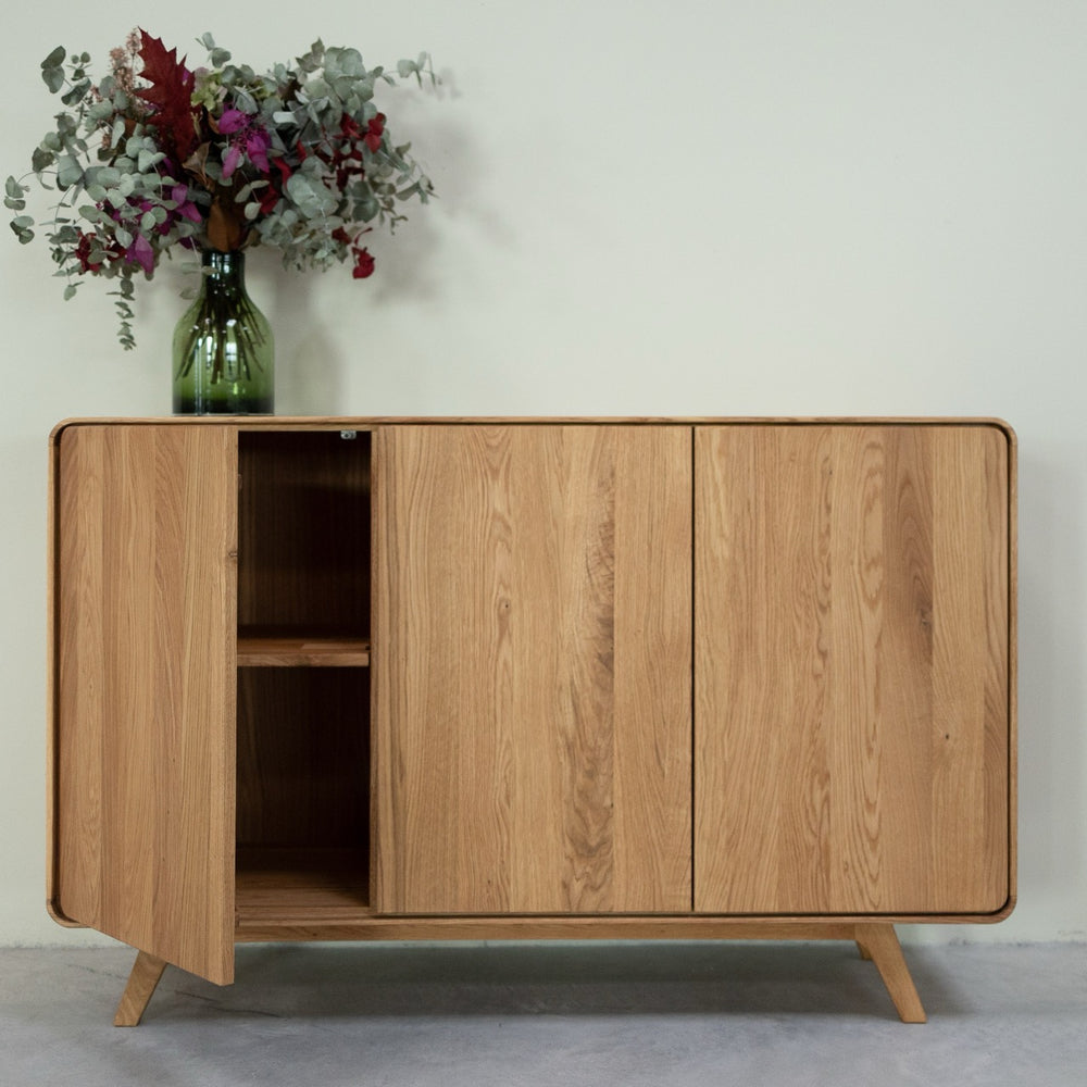 NordicStory Geneva 2 solid oak sideboard, 134 x 45 x 86 cm.