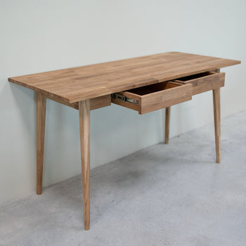 NordicStory Escandi 1 desk in solid oak 140 x 60 x 75 cm.
