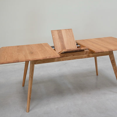 NordicStory Extending dining table in solid oak wood Geneva