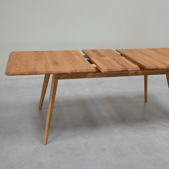 NordicStory Extending dining table in solid oak wood Geneva