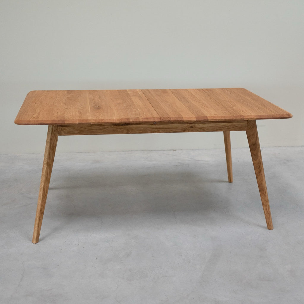 NordicStory Extending dining table in solid oak wood Geneva
