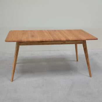 NordicStory Extending dining table in solid oak wood Geneva