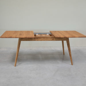 NordicStory Extending dining table in solid oak wood Geneva