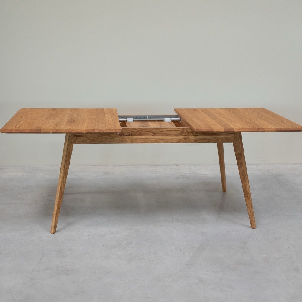 NordicStory Extending dining table in solid oak wood Geneva