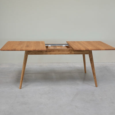 NordicStory Extending dining table in solid oak wood Geneva