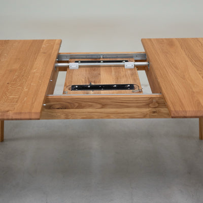 NordicStory Extending dining table in solid oak wood Geneva