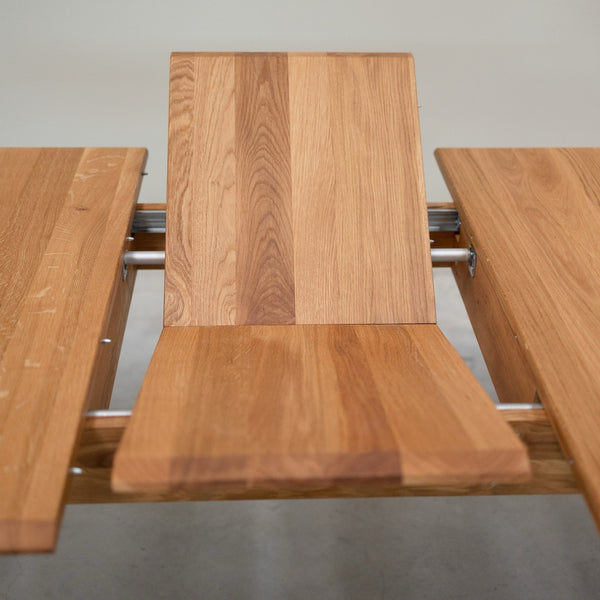 NordicStory Extending dining table in solid oak wood Geneva