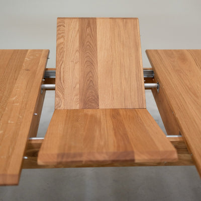 NordicStory Extending dining table in solid oak wood Geneva
