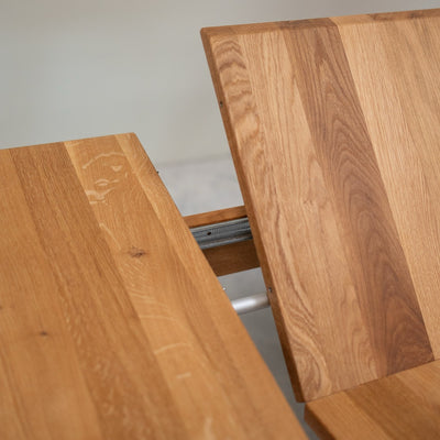 NordicStory Extending dining table in solid oak wood Geneva