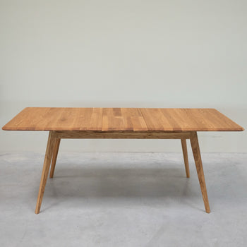 NordicStory Extending dining table in solid oak wood Geneva