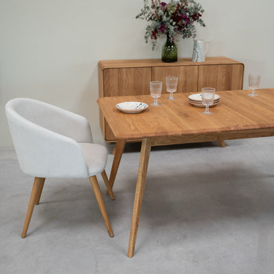 NordicStory Extending dining table in solid oak wood Geneva