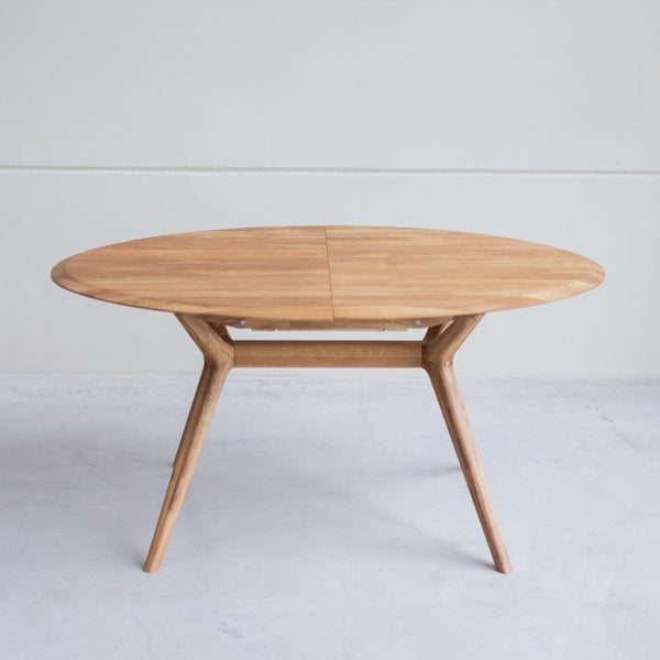 NordicStory Carmen extending dining table in solid oak wood