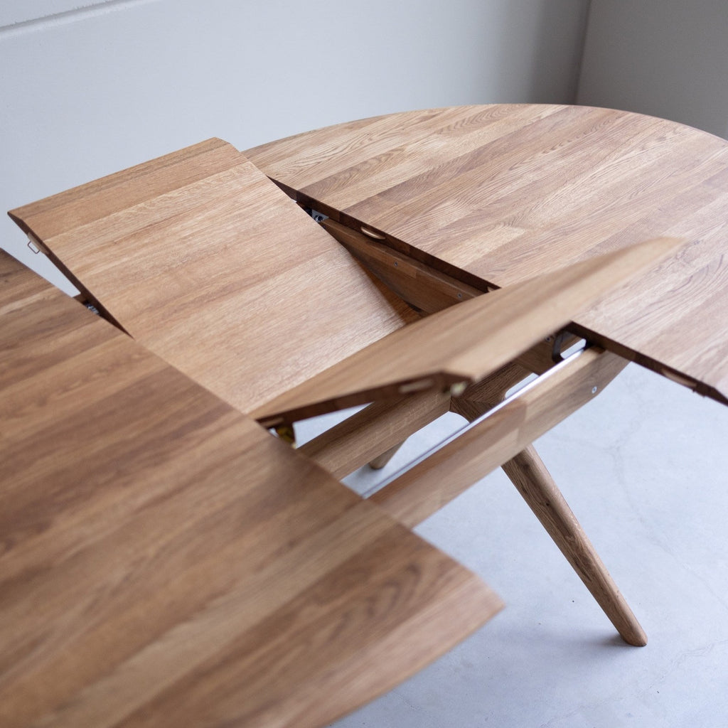 NordicStory Carmen extending dining table in solid oak wood