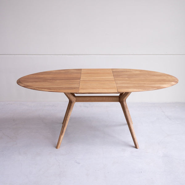 NordicStory Carmen extending dining table in solid oak wood