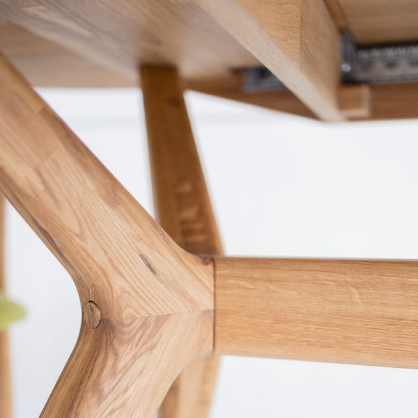 NordicStory Extending dining table made of solid oak wood 