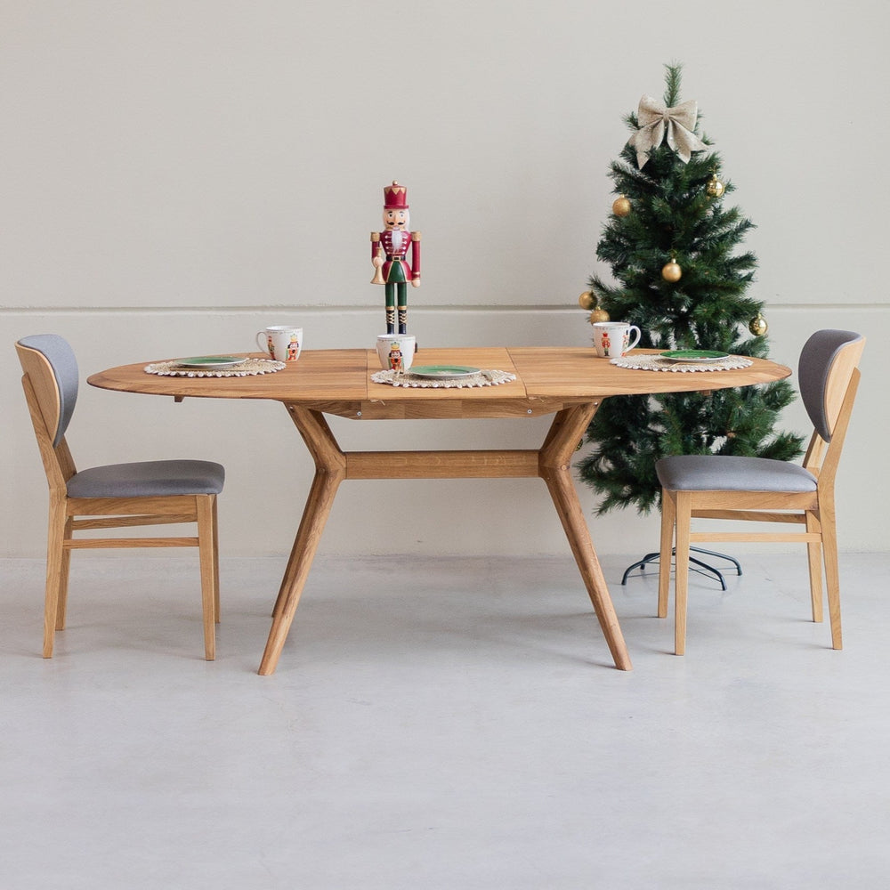 NordicStory Carmen extending dining table in solid oak wood